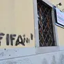 Le scritte lasciate sui muri ancora visibili il giorno dopo ©Foto Petrussi