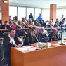 Da sinistra le difese, il sindaco Martinis e il pm Gondolo. Sullo sfondo gli amministratori in Aula ( foto petrussi)