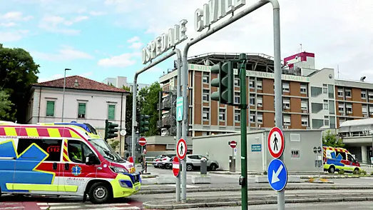 Lo studente è stato portato in ambulanza al Santa Maria degli Angeli