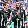 Christian Kabasele abbracciato da Nicolò Zaniolo dopo il gol al Cagliari che ha evitato all’Udinese una pesante sconfitta casalinga. Il difensore belga non è ancora certo della conferma da titolarefotopetrussi