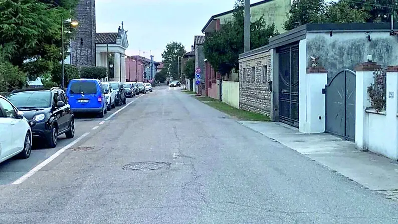 Via Rosa a San Vito al Tagliamento, dove si è verificato il furto d’armi (foto Ambrosio / Petrussi)