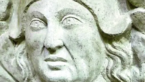 Il volto di Marquardo tra le colonne della basilica di Aquileia