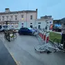 L'auto contro le rastrelliere delle biciclette comunali in via Pola a Pordenone