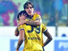 Nicolò Zaniolo ringrazia Zanoli per il traversone che allo stadio Zini di Cremona ha portato il numero 10 al primo gol in campionato con addosso la maglia dell’Udinese FOTO PETRUSSI