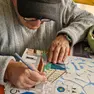 Bruno Zanutta al lavoro su un suo disegno