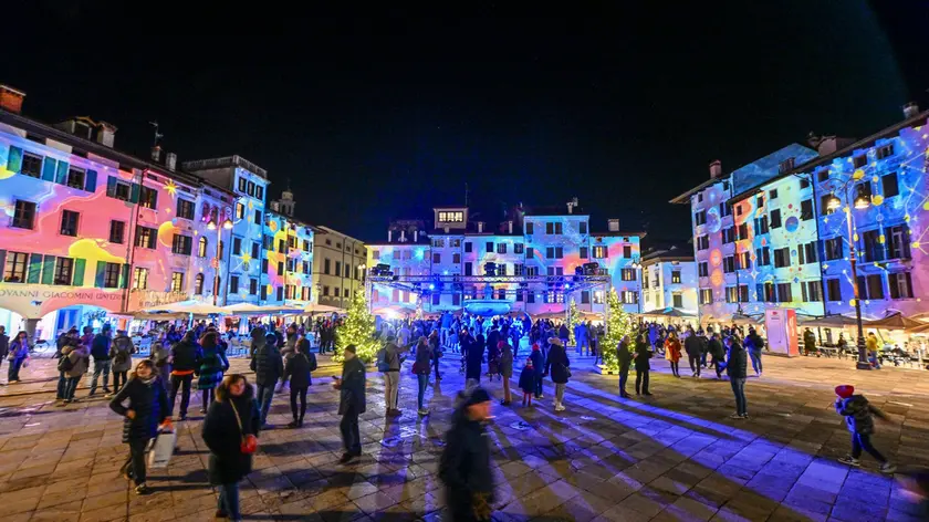 Piazza San Giacomo vestita a festa (Foto petrussi)