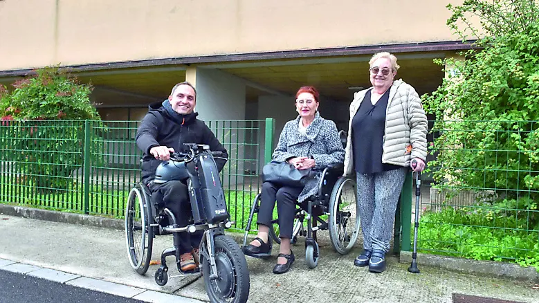 Da sinistra l’assessore comunale Ivano Marchiol, Luciana Dovier al centro e Mariangela Secco /foto Petrussi