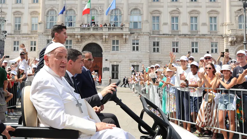 Papa Francesco durante la sua visita a Trieste foto Lasorte