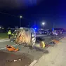L'auto finita ruote all'aria