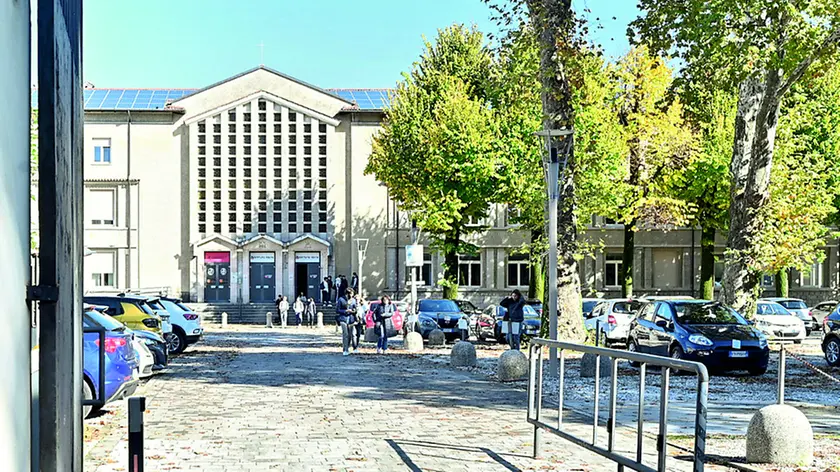La sede dell’istituto Volta di viale Ungheria, che, lo scorso mese di luglio, era stata oggetto di un’ispezione/FOTO PETRUSSI