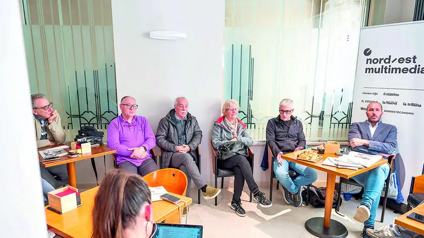 L’incontro organizzato dal Messaggero Veneto al Caffè del Duomo di Gemona in cui si è parlato delle sfide che attendono la città foto petrussi
