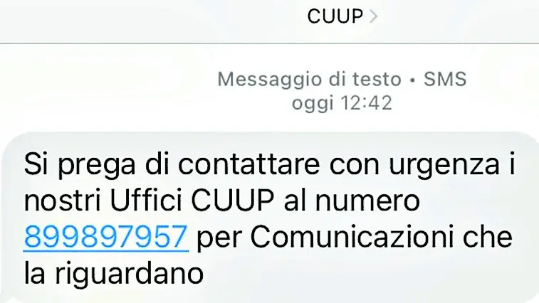 Il messaggio che è arrivato alla signora e che la invitava a chiamare il numero di telefono