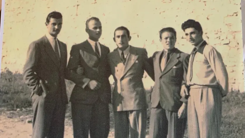 Nella foto storica Diego Canciani è a destra con alcuni amici partigiani