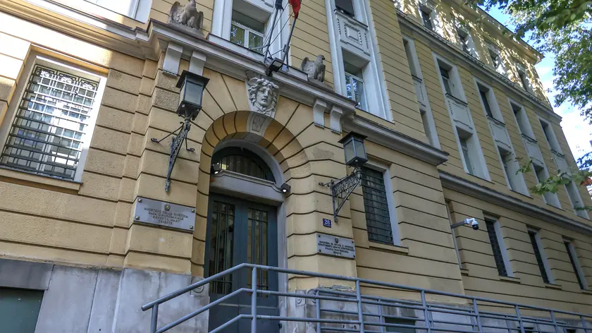 L’ingresso della casa circondariale Ernesto Mari di Trieste (Lasorte)