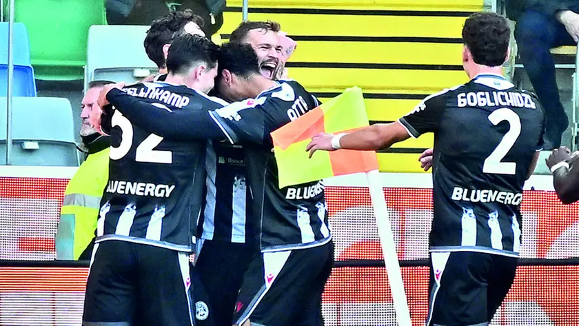 L'esultanza dei giocatori dell'Udinese (foto Petrussi)