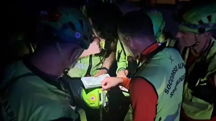 I soccorritori hanno dovuto operano al buio per ritrovare i due escursionisti
