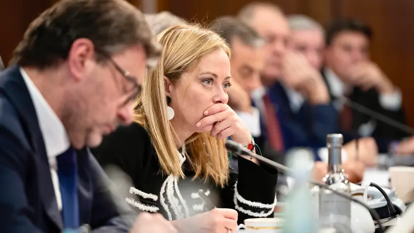 Giorgia Meloni con le parti sociali a Palazzo Chigi