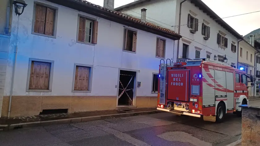 L'incendio in via Roma, a Paluzza