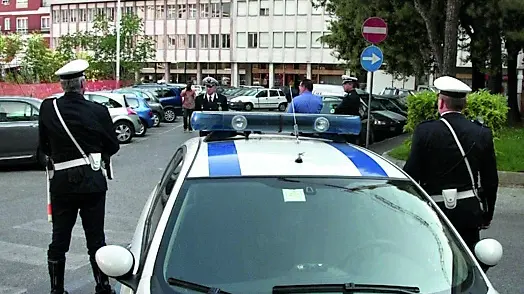 Una pattuglia della polizia locale di Pordenone in una foto d’archivio
