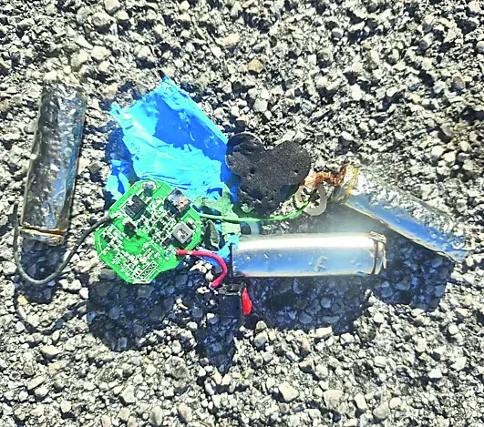 Gli oggetti rinvenuti nel parcheggio del locale ad Aviano