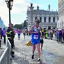 L'alpino sacilese Gianluca Palazzi durante la maratona di Venezia