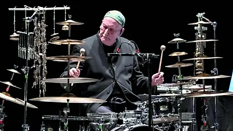 Il batterista U.T. Gandhi nella foto di Luca D’Agostino