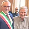 Moroso con il sindaco di Codroipo, Guido Nardini; a destra con la fascia tricolore