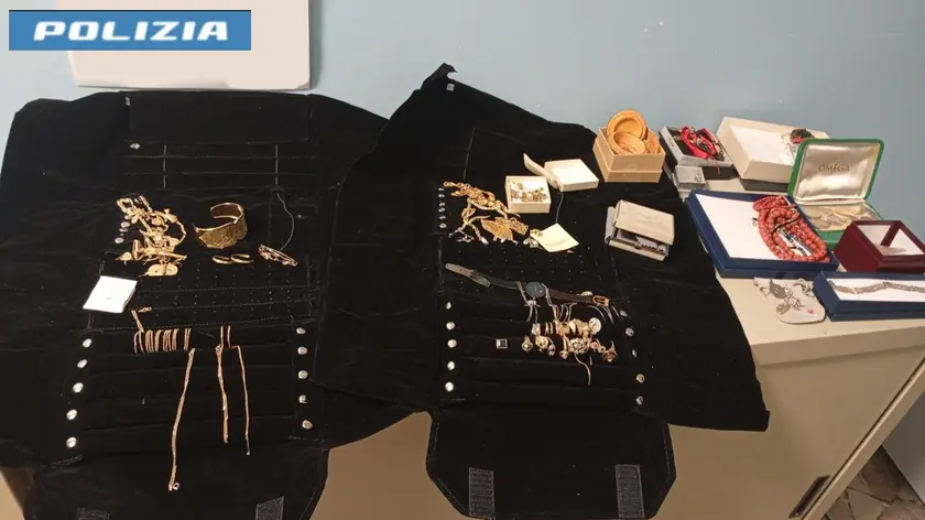 I gioielli recuperati dai poliziotti a Cividale