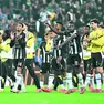 I bianconeri a fine partita festeggiano la vittoria sull’ATalanta