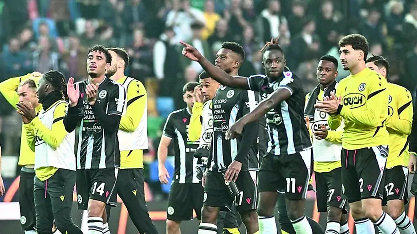 I bianconeri a fine partita festeggiano la vittoria sull’ATalanta