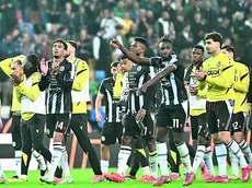 I bianconeri a fine partita festeggiano la vittoria sull’ATalanta