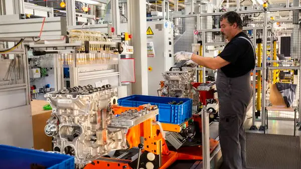 Un operaio al lavoro in una foto di repertorio