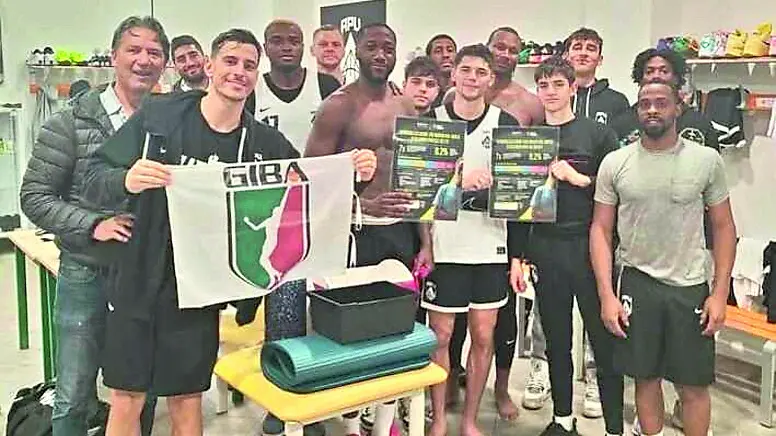 Capitan Alibegovic con l’Apu martedì al Carnera ha ricevuto la visita del presidente Giba Mario Boni