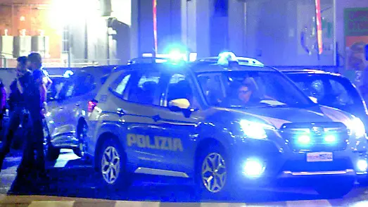 Un’auto della polizia intervenuta nel quartiere delle magnolie, a Udine
