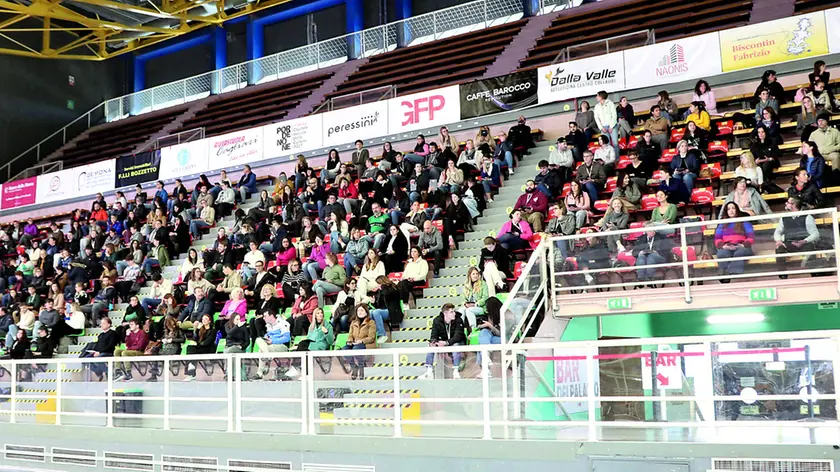 I candidati hanno affollato il PalaCrisafulli (foto Petrussi)