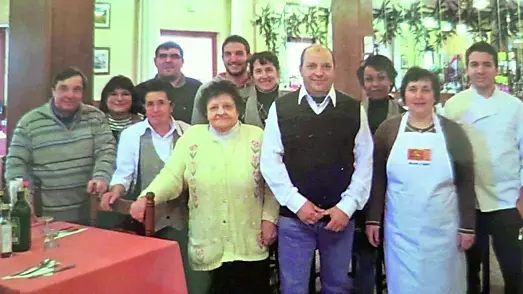 La signora Irene in ristorante con parenti e collaboratori