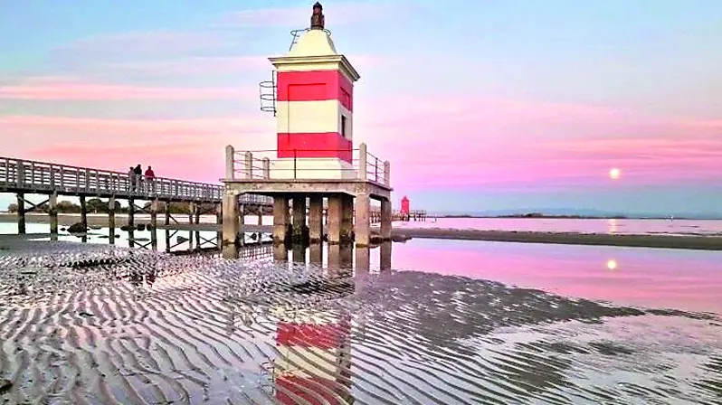 Il faro rosso di Lignano foto claudia zanini