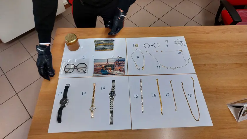 Parte della refurtiva recuperata dai carabinieri di Aviano