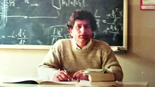 Il professor Frappa dietro la cattedra dello Stellini nel 1987