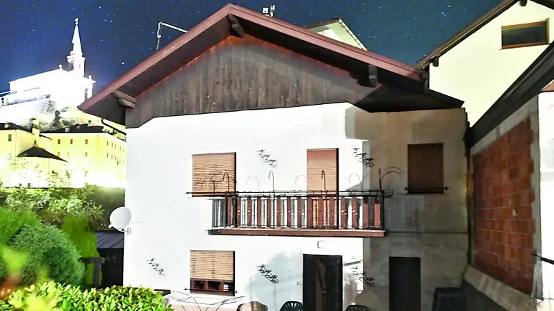 L’abitazione di via Roma in cui, nel primo pomeriggio del 10 novembre, una persona è rimasta intossicata /FOTO PETRUSSI