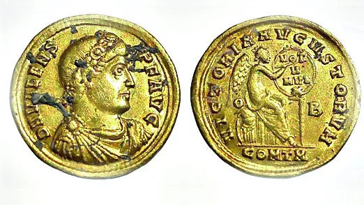 Una delle tre monete d’oro: un solido di Valente (367-375 d.C.)