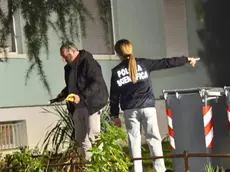 I primi sopralluoghi della polizia scientifica sul luogo della sparatoria a Udine