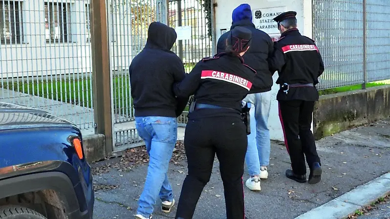 I due truffatori arrestati dai "veri" carabinieri della stazione di Maniago