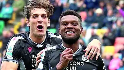 Cristian Kabasele esulta per il gol realizzato contro il Cagliari che ha portato un punto in classifica