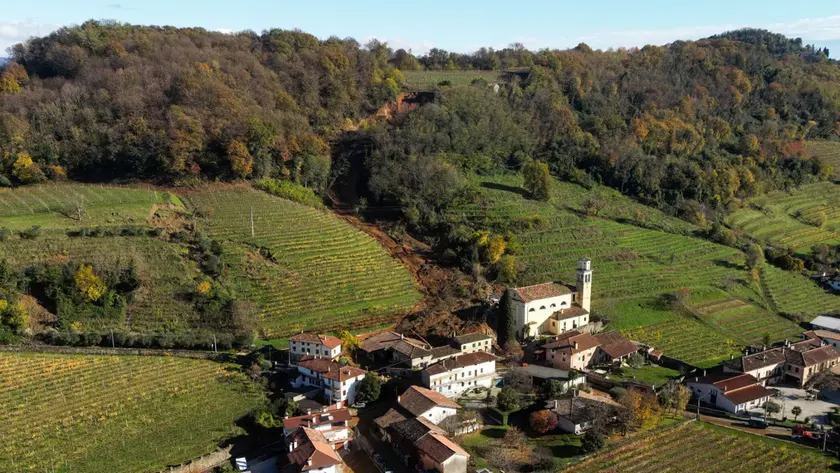 La frana a Brazzano vista dall'alto (Petrussi)