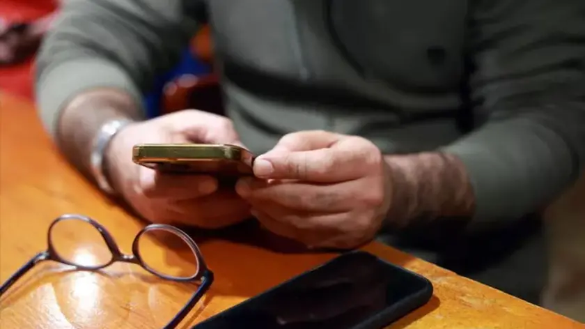 Una triste quotidianità i messaggi truffa che arrivano sui telefonini