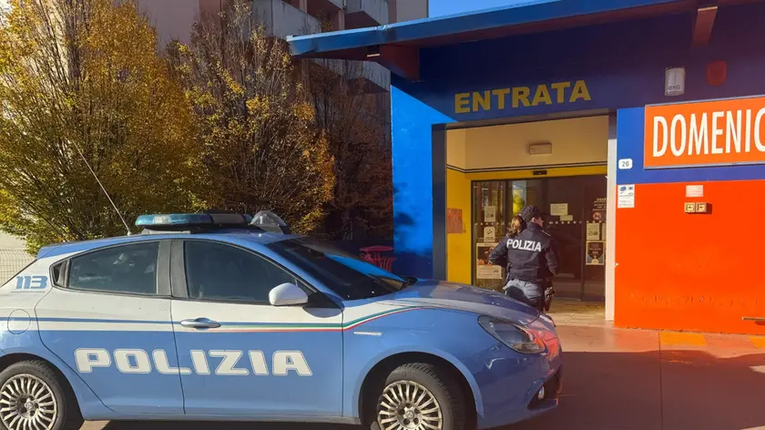 La polizia intervenuta al supermercato Discount di via San Paolo a Udine