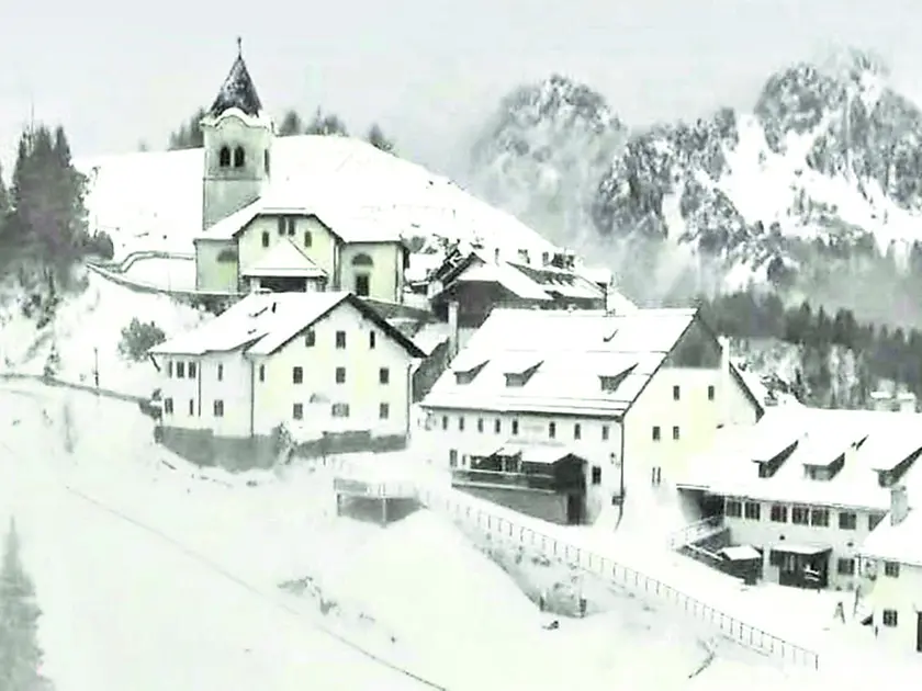 Il Monte Lussari completamente imbiancato