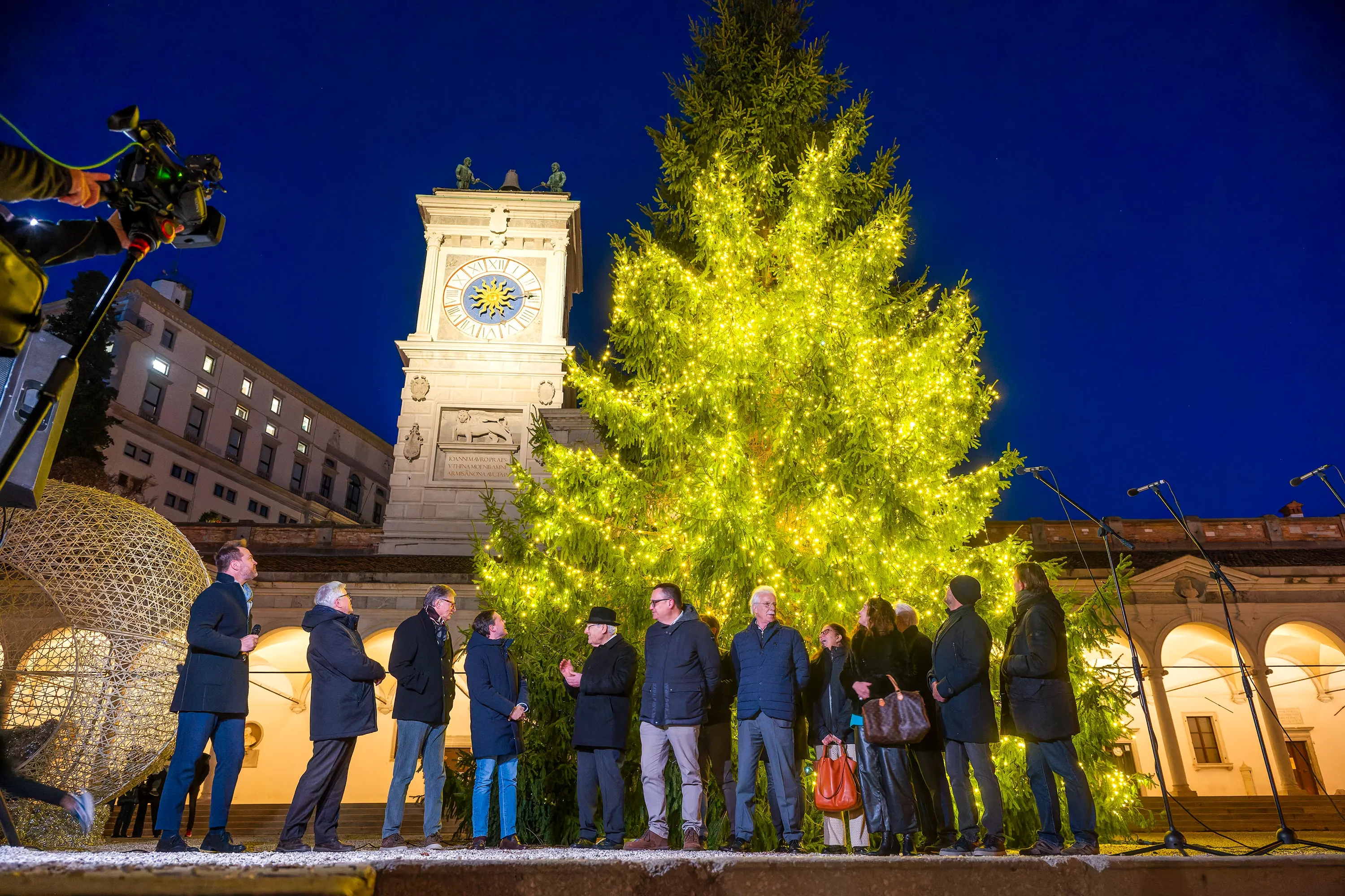 L'albero in piazza Libertà