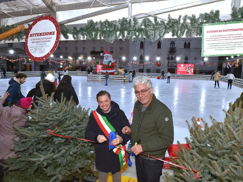 Inaugurata la pista di pattinaggio in piazza XX Settembre
